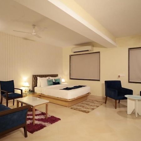 Meritas Seawind Beach Resort, Srīvardhan 외부 사진