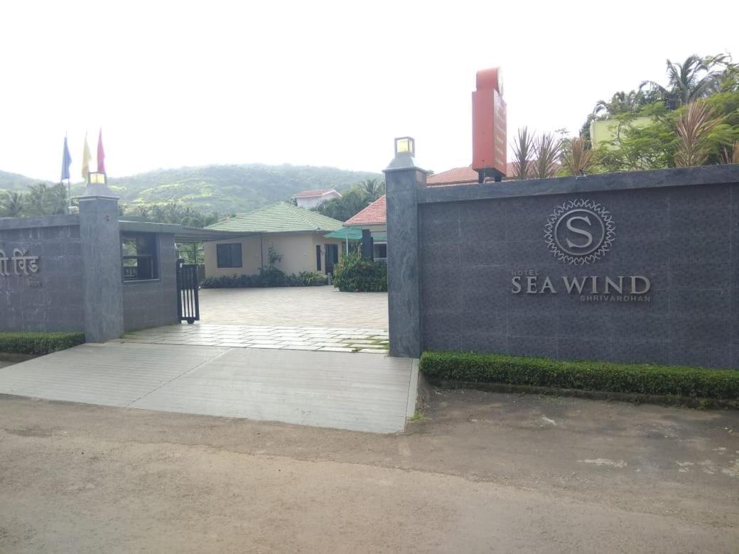 Meritas Seawind Beach Resort, Srīvardhan 외부 사진