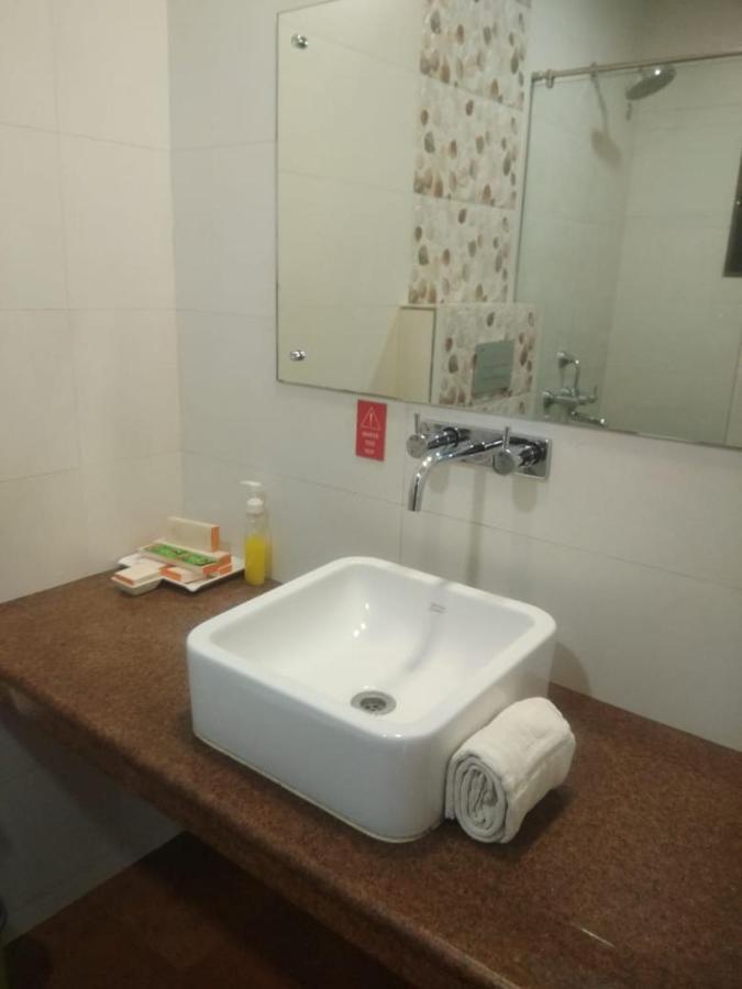Meritas Seawind Beach Resort, Srīvardhan 외부 사진
