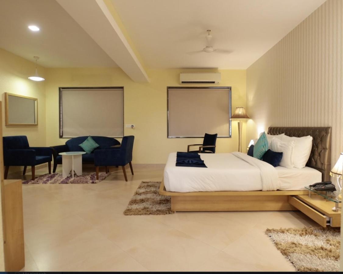 Meritas Seawind Beach Resort, Srīvardhan 외부 사진